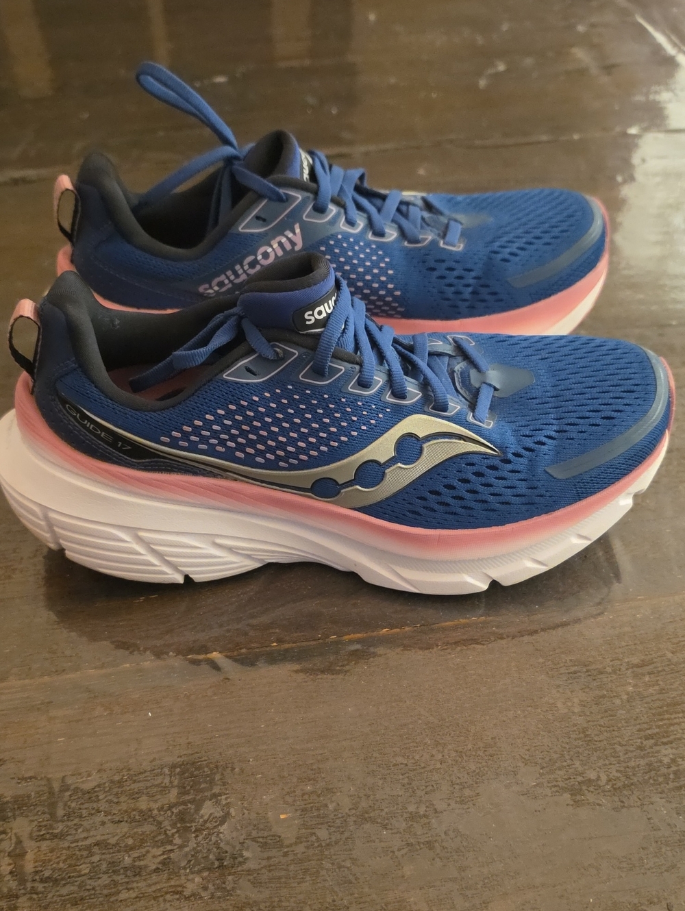 (9) Saucony Women’s Guide 17 Blue and Pink Running Shoes Comort Walking Gym